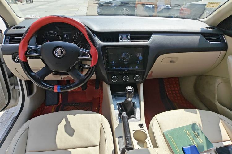 Used Skoda Octavia 2015 1.6L Manual Yijun Edition Center Console