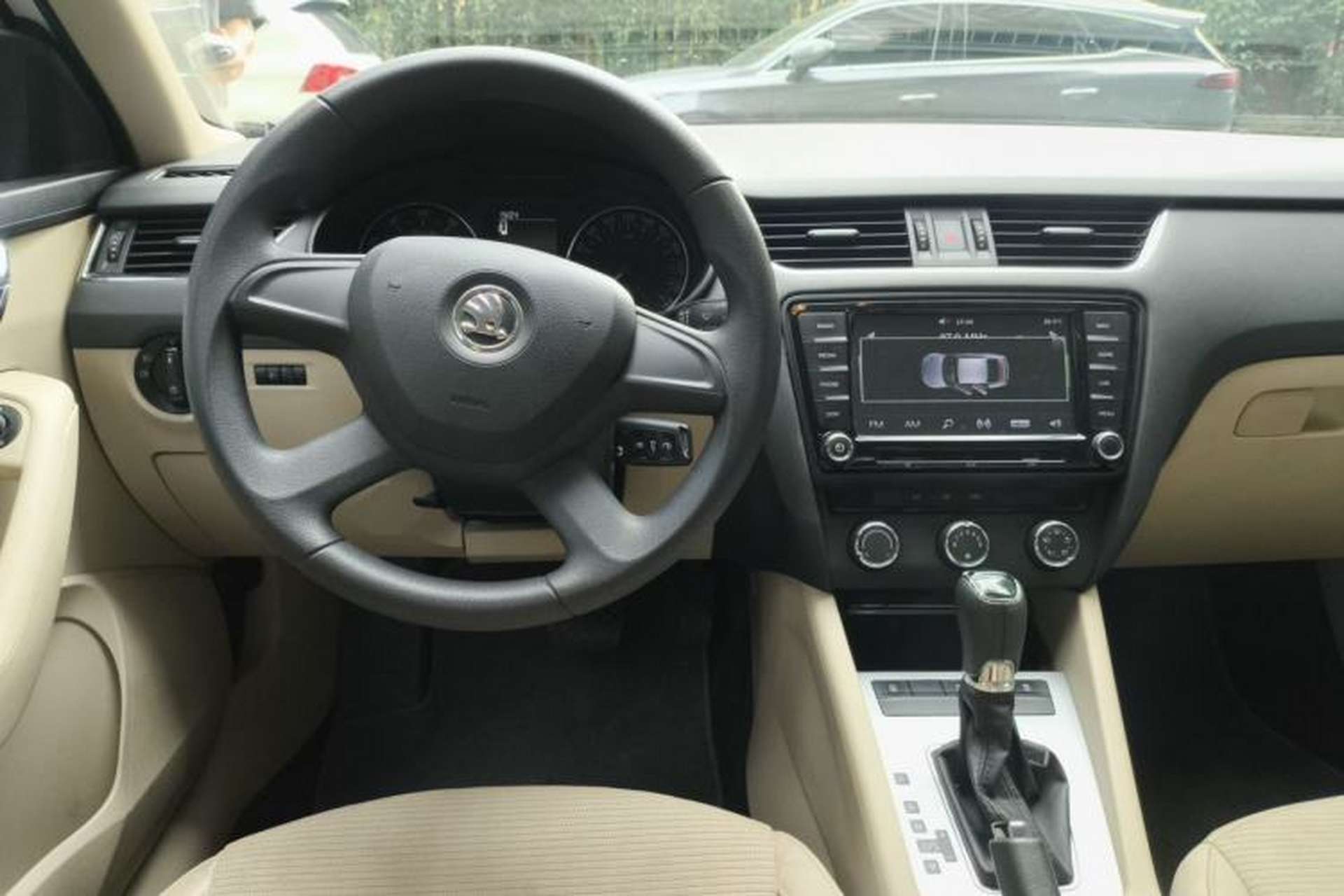 Used Skoda Octavia 2015 1.6L Automatic Yijie Edition Center Console