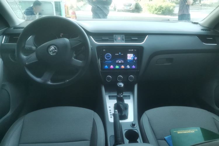 Used Skoda Octavia 2015 1.6L Automatic Yijie Edition Center Console