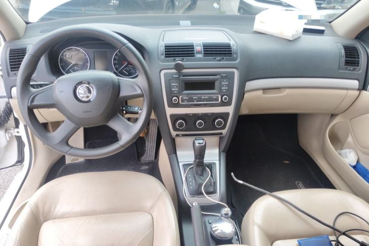 Used Skoda Octavia 2015 Classic Model 1.6L Automatic Yijie Version Center Console