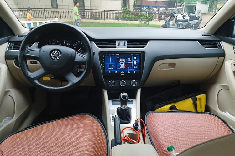 Used Skoda Octavia 2015 1.6L Automatic Yijie Edition Center Console