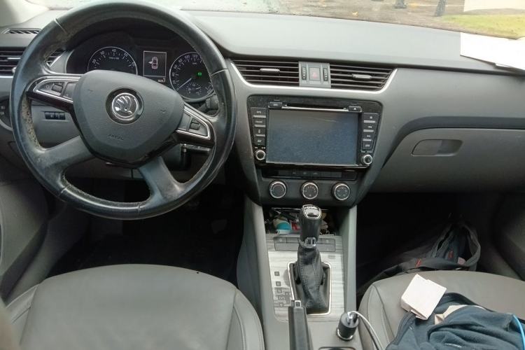 Used Skoda Octavia 2015 1.4TSI DSG Yijun Edition Center Console