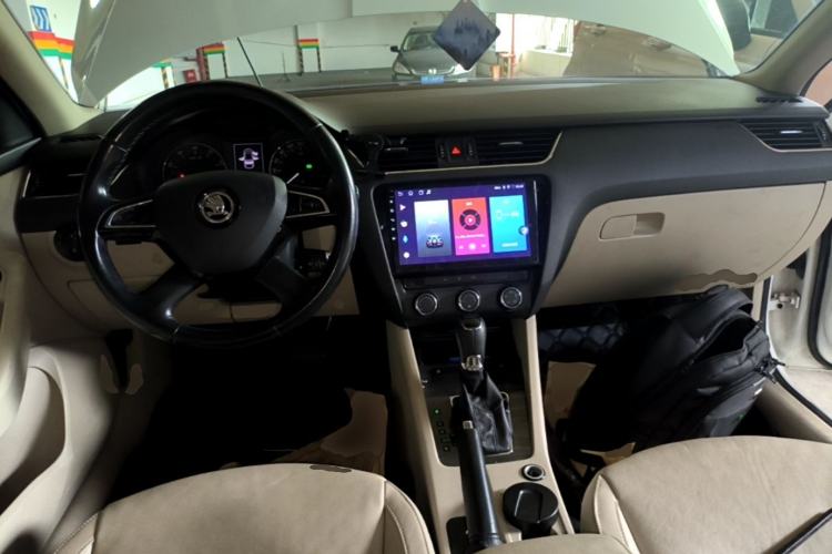 Used Skoda Octavia 2015 1.4TSI DSG Yijun Edition Center Console