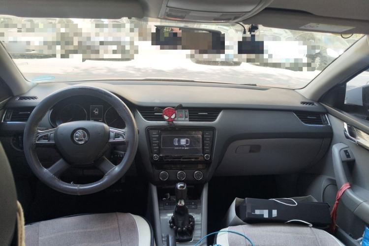 Used Skoda Octavia 2015 1.6L Automatic Yijie Edition Center Console