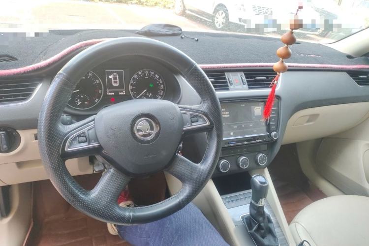 Used Skoda Octavia 2015 1.4TSI DSG Yijun Edition Center Console