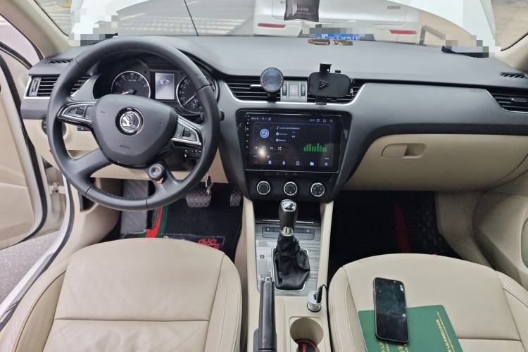 Used Skoda Octavia 2015 1.6L Automatic Yijun Edition Center Console