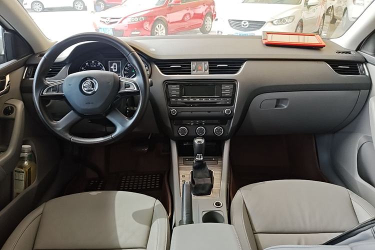 Used Skoda Octavia 2015 1.6L Automatic Yijun Edition Center Console