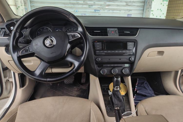 Used Skoda Octavia 2015 1.6L Automatic Yijun Edition Center Console