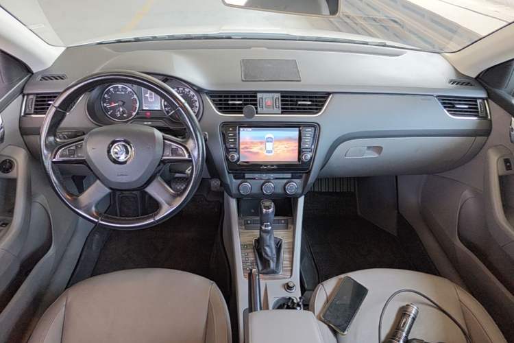 Used Skoda Octavia 2015 1.6L Automatic Yijun Edition Center Console