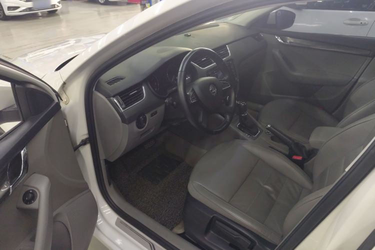 Used Skoda Octavia 2015 1.6L Automatic Yijun Edition Driver Seat