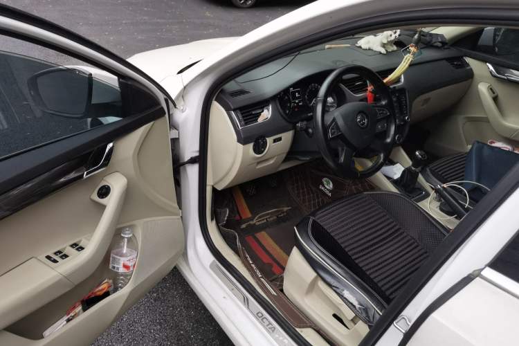 Used Skoda Octavia 2015 1.6L Manual Yijun Edition Driver Seat