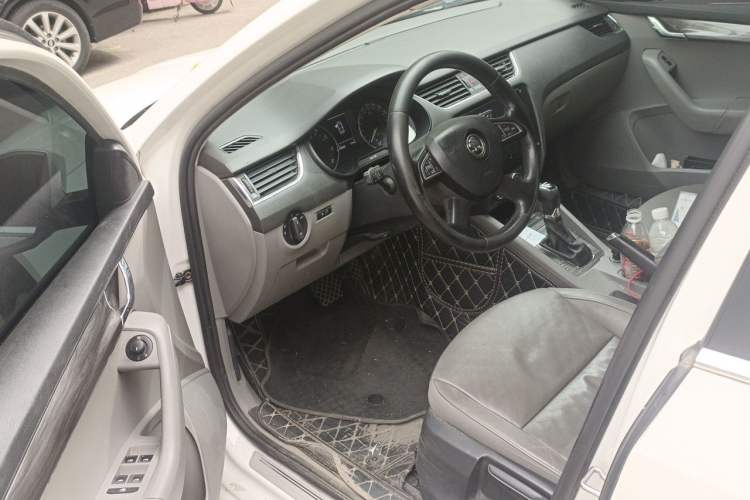 Used Skoda Octavia 2015 1.6L Automatic Yijie Edition Driver Seat
