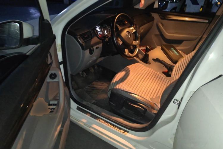 Used Skoda Octavia 2015 1.6L Manual Yijun Edition Driver Seat