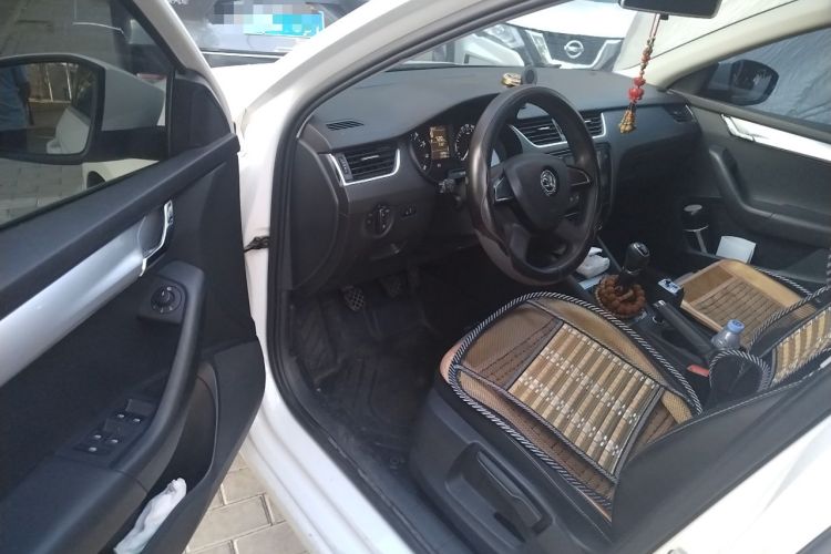 Used Skoda Octavia 2015 1.6L Manual Yijie Edition Driver Seat