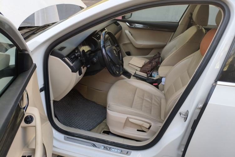 Used Skoda Octavia 2015 1.6L Automatic Yijie Edition Driver Seat