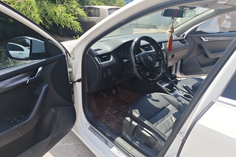 Used Skoda Octavia 2015 1.6L Manual Yijun Edition Driver Seat