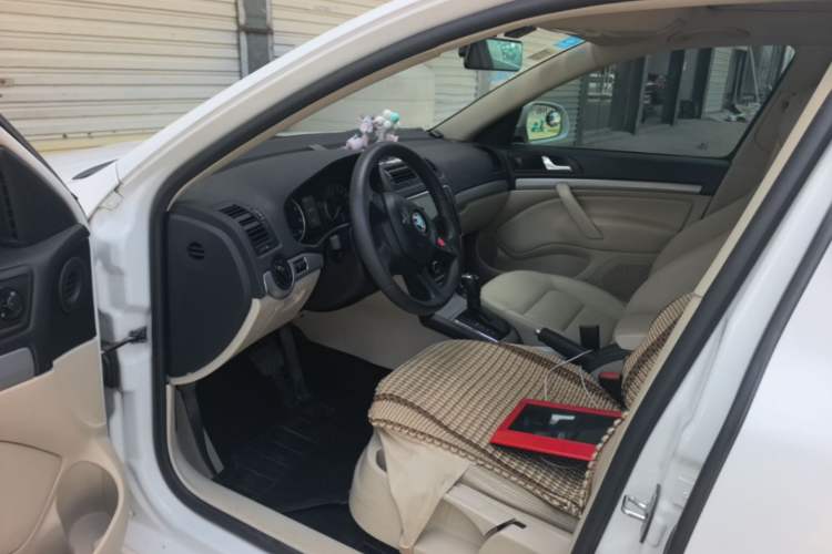 Used Skoda Octavia 2015 Classic Model 1.6L Automatic Yijie Version Driver Seat