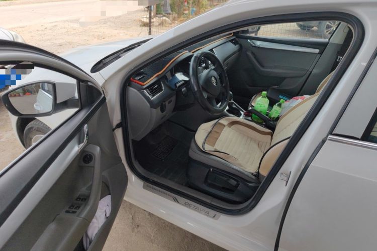 Used Skoda Octavia 2015 1.6L Automatic Yijie Edition Driver Seat