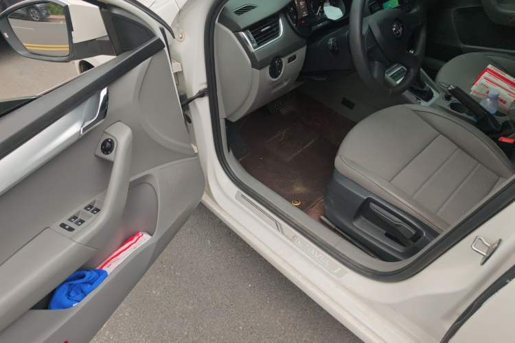 Used Skoda Octavia 2015 1.6L Automatic Yijie Edition Driver Seat