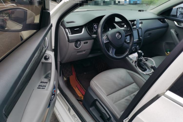 Used Skoda Octavia 2015 1.6L Automatic Yijun Edition Driver Seat