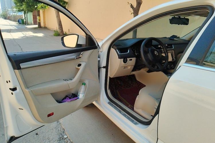 Used Skoda Octavia 2015 1.6L Manual Yijie Edition Driver Seat