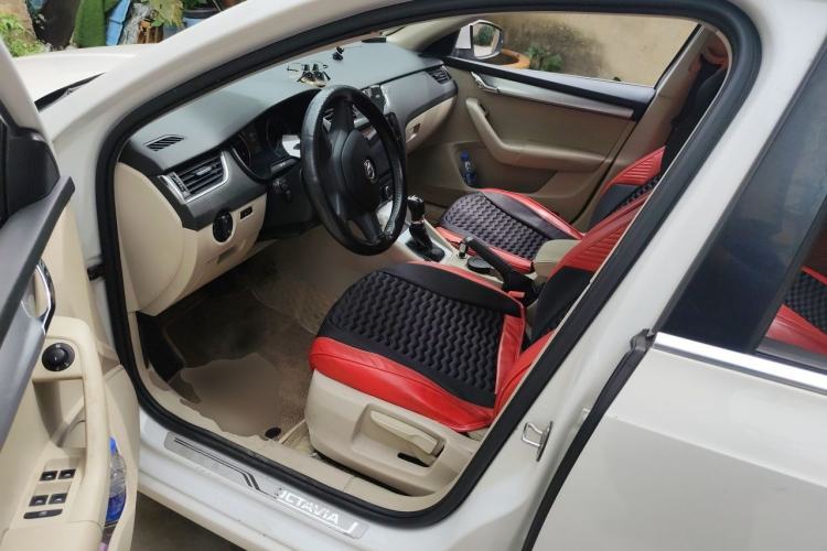 Used Skoda Octavia 2015 1.6L Automatic Yijie Edition Driver Seat