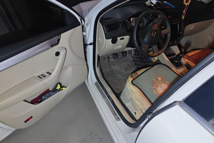 Used Skoda Octavia 2015 1.6L Manual Yijie Edition Driver Seat