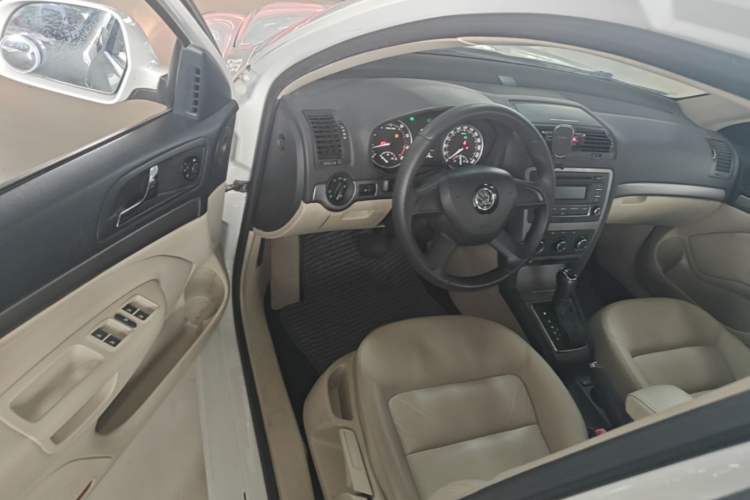 Used Skoda Octavia 2015 Classic Model 1.6L Automatic Yijie Version Driver Seat