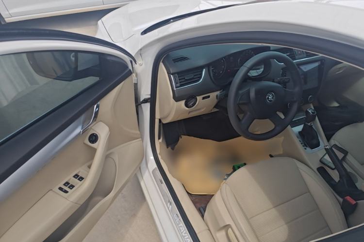 Used Skoda Octavia 2015 1.6L Automatic Yijie Edition Driver Seat