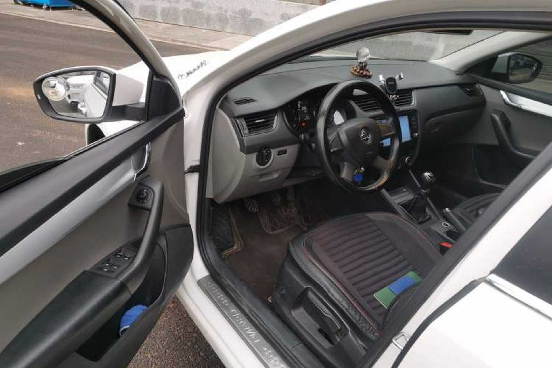 Used Skoda Octavia 2015 1.6L Manual Eado Edition Driver Seat