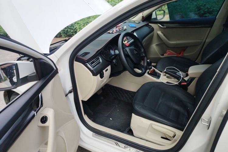Used Skoda Octavia 2015 1.6L Automatic Yijun Edition Driver Seat