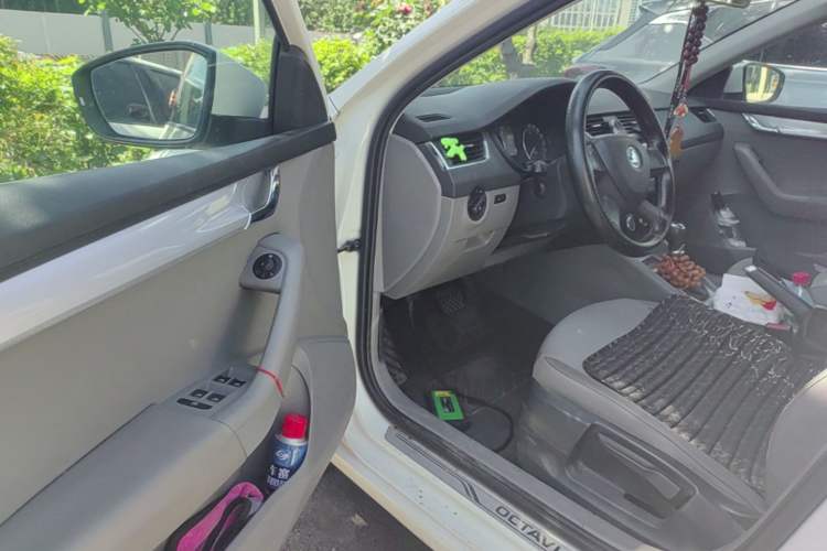 Used Skoda Octavia 2015 1.6L Automatic Yijie Edition Driver Seat