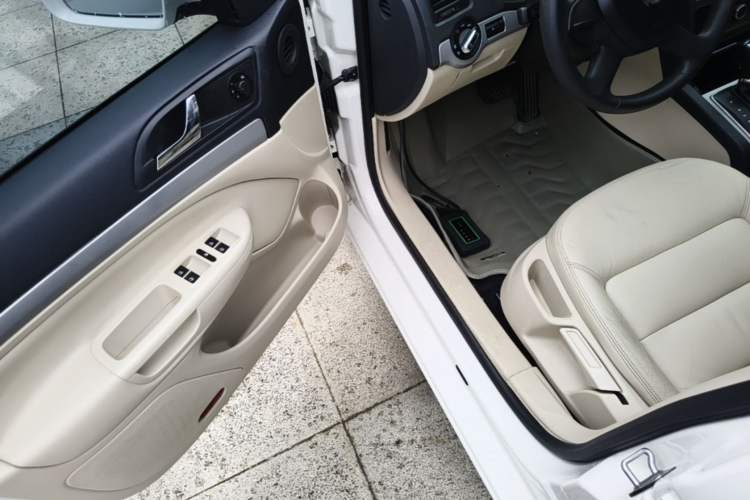 Used Skoda Octavia 2015 Classic Model 1.6L Automatic Yijie Version Driver Seat