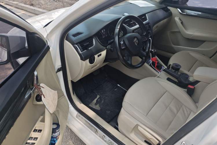 Used Skoda Octavia 2015 1.6L Automatic Yijun Edition Driver Seat