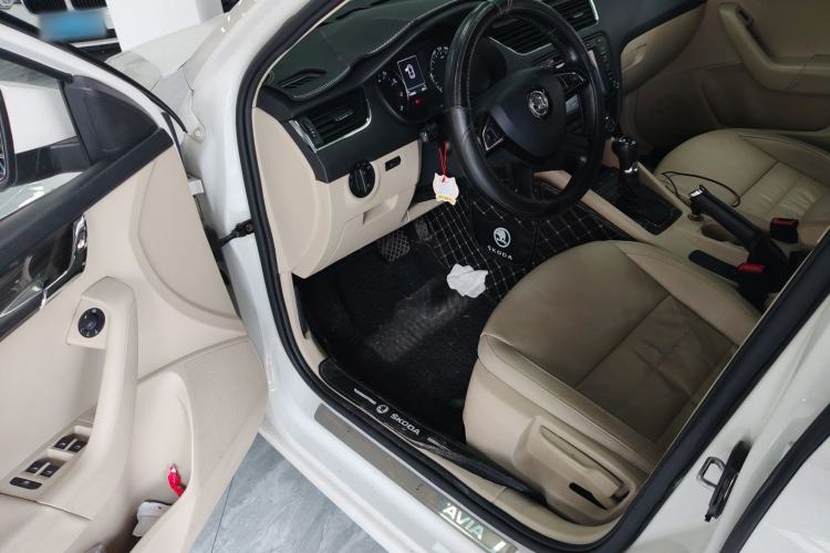Used Skoda Octavia 2015 1.6L Automatic Yijun Edition Driver Seat
