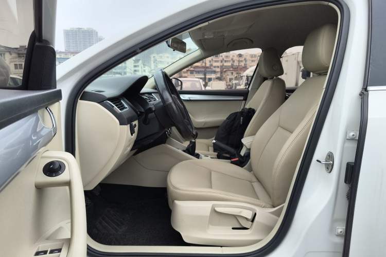 Used Skoda Octavia 2015 1.6L Manual Yijie Edition Driver Seat