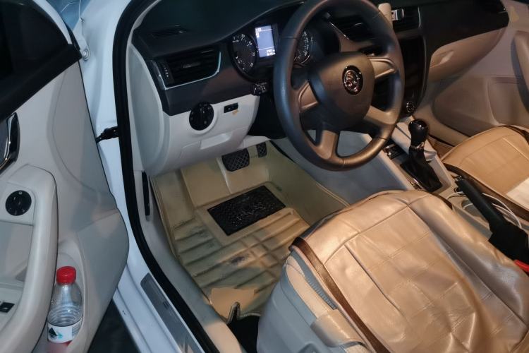 Used Skoda Octavia 2015 1.6L Automatic Yijie Edition Driver Seat