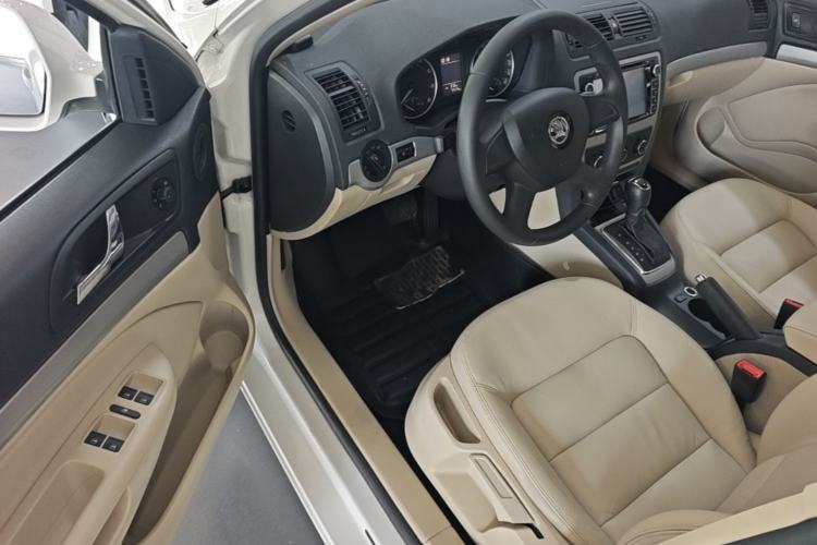 Used Skoda Octavia 2015 Classic Model 1.6L Automatic Yijie Version Driver Seat