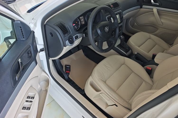 Used Skoda Octavia 2015 Classic Model 1.6L Automatic Yijie Version Driver Seat