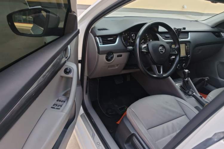 Used Skoda Octavia 2015 1.4TSI DSG Yijun Edition Driver Seat