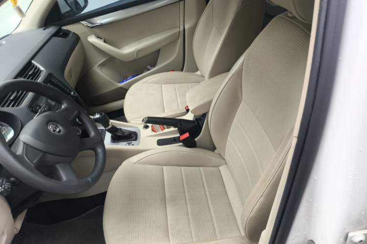 Used Skoda Octavia 2015 1.6L Automatic Yijie Edition Driver Seat