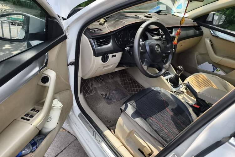 Used Skoda Octavia 2015 1.6L Manual Yijie Edition Driver Seat