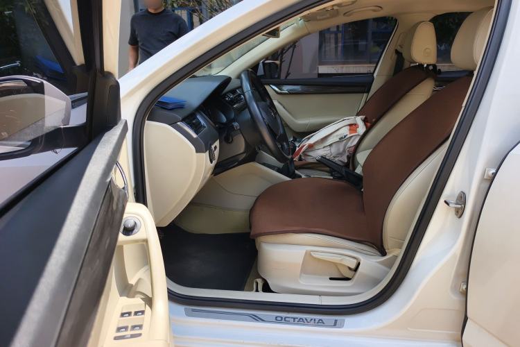 Used Skoda Octavia 2015 1.6L Manual Yijun Edition Driver Seat