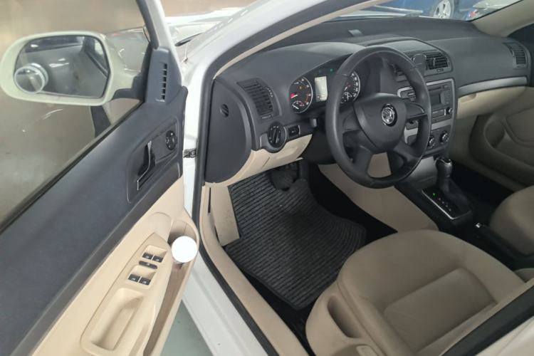 Used Skoda Octavia 2015 Classic Model 1.6L Automatic Yijie Version Driver Seat