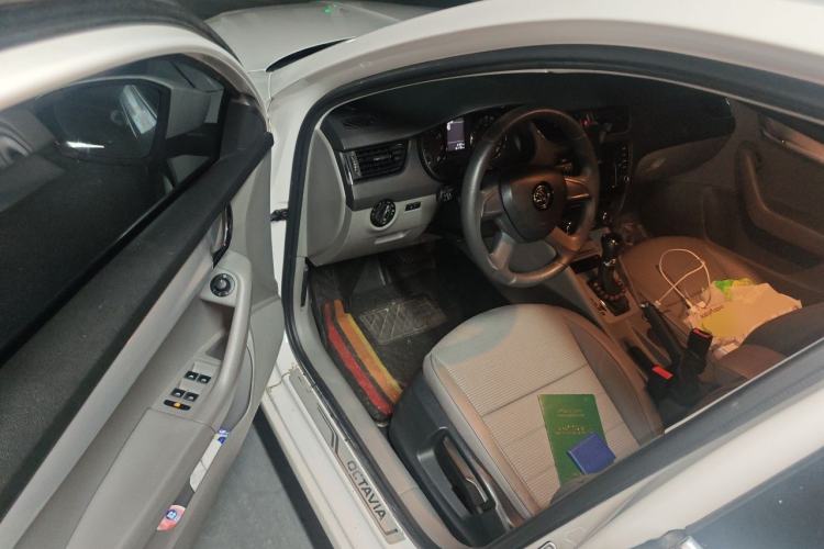 Used Skoda Octavia 2015 1.6L Automatic Yijie Edition Driver Seat