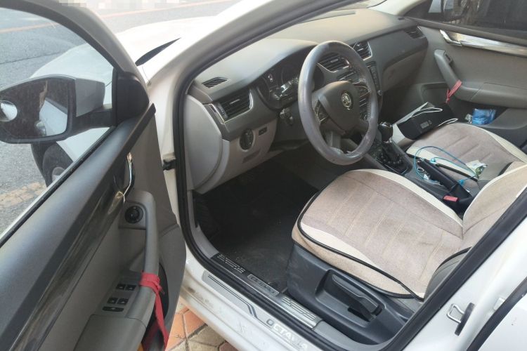 Used Skoda Octavia 2015 1.6L Automatic Yijie Edition Driver Seat
