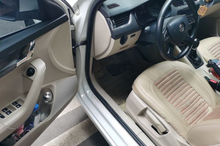 Used Skoda Octavia 2015 1.6L Automatic Yijun Edition Driver Seat