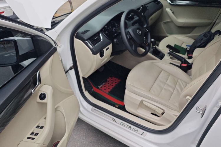 Used Skoda Octavia 2015 1.6L Automatic Yijun Edition Driver Seat