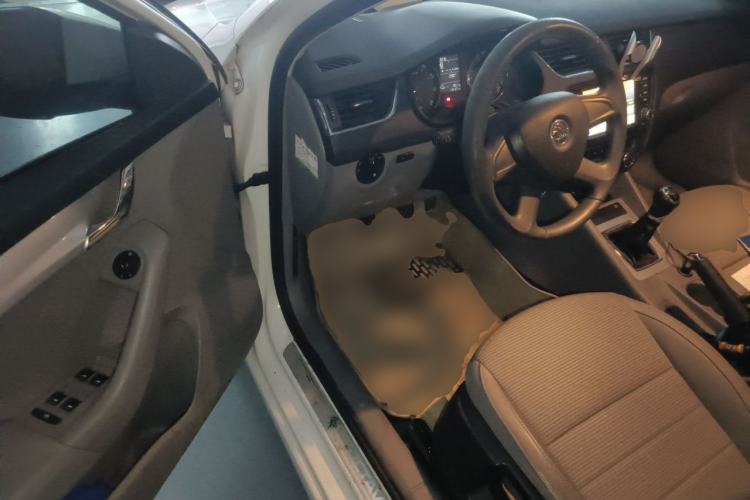 Used Skoda Octavia 2015 1.6L Manual Yijie Edition Driver Seat