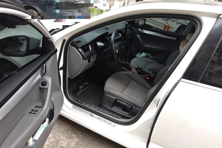 Used Skoda Octavia 2015 1.6L Automatic Yijie Edition Driver Seat